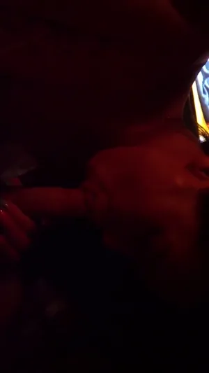 온리팬스-여친 절친과 떡질하다 결국은 쓰리썸으로, Leah Meow