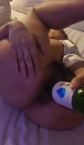 신작 보지털 많은 여친 소주병자위