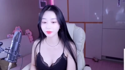 방송 꺼진줄 알고 알몸으로 화장하고 퇴근