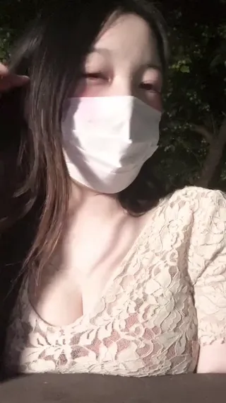 야외에서 풍기문란 방송을 진행하는 순두부