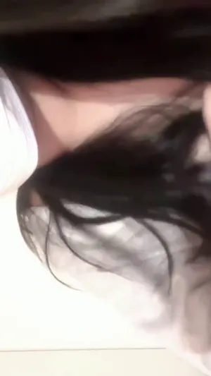 교복입고 친구끼리 만져주기