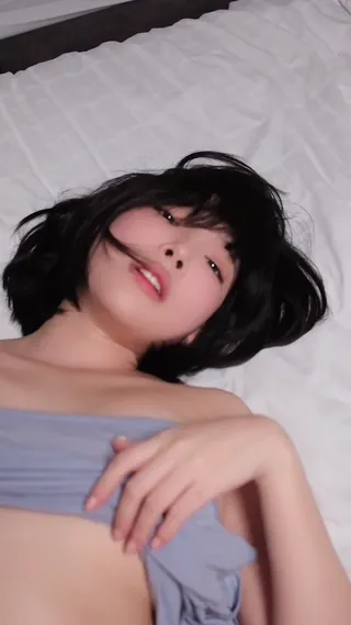 술 취해서 뒷보지 보여주는 인경