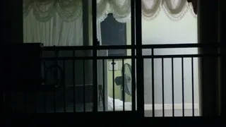 아파트 앞동의 커플